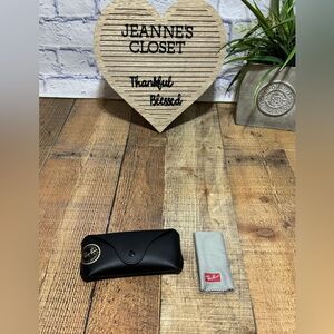 New small black pebbled leather rayban case & cloth
